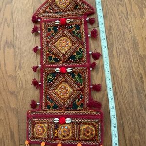 Vintage wall hanging w/pockets
